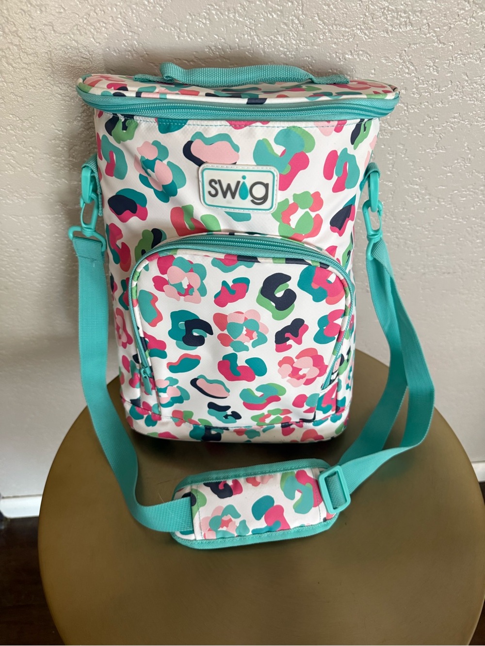 Swig Crossbody Cooler with Teal and Pink Tumblers - Picture 2 of 4